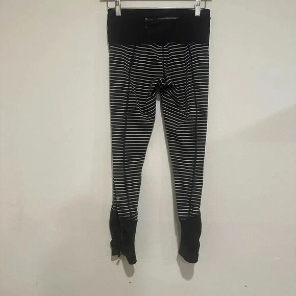 Lululemon Runday Crop Low Rise Black and White Size 4 Workout Athletic Pants - Picture 4 of 5